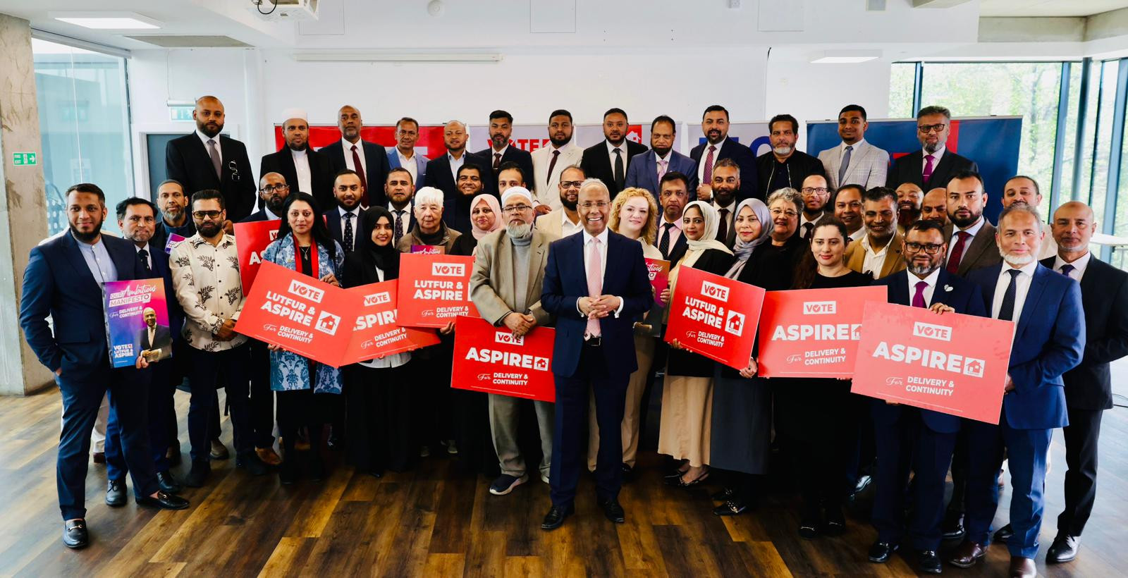 টাওয়ার হ্যামলেটসে লুৎফুর রহমান ও এসপায়ার পার্টির ইশতেহার ঘো...